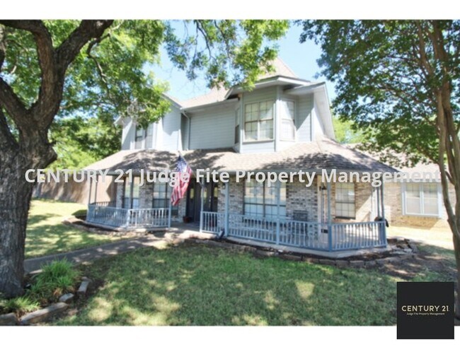 Building Photo - Updated 2-Story 3/3/2 in Duncanville For R...