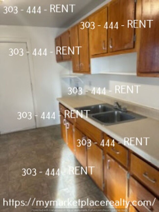 Building Photo - Spacious 2 Bedroom Duplex Located 20 Minut...