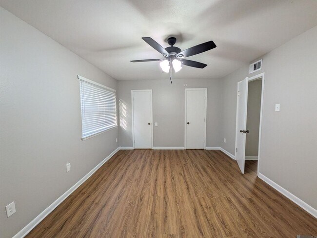Foto del edificio - 1701 Lobdell Ave