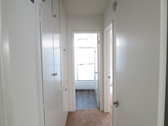 Building Photo - 10902 Fruitland Dr