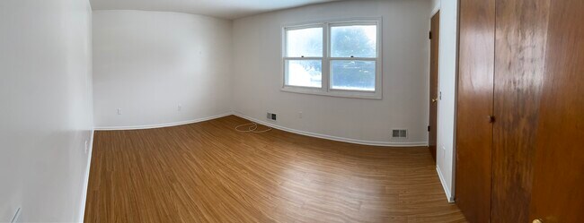 Main living room - 4308 Lake Ave