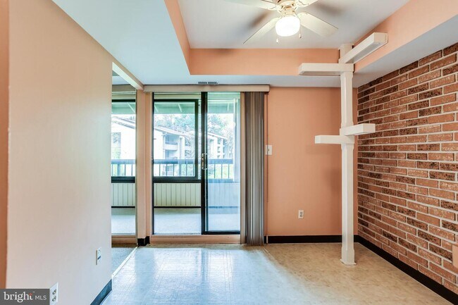 Foto del edificio - 5717 Harpers Farm Rd