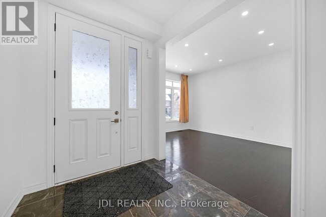 Building Photo - 70 Forest Edge Crescent