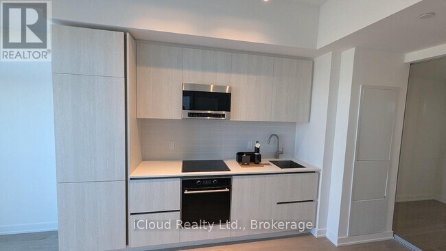 Photo du bâtiment - 120 Broadway Ave