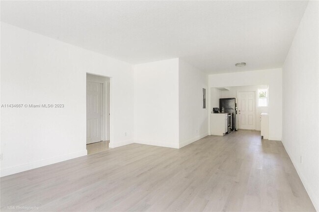 Building Photo - 9770 E Bay Harbor Dr