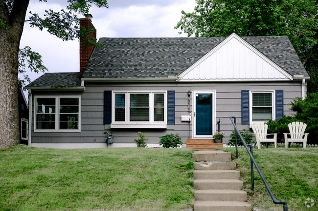 Building Photo - 6628 Russell Ave S