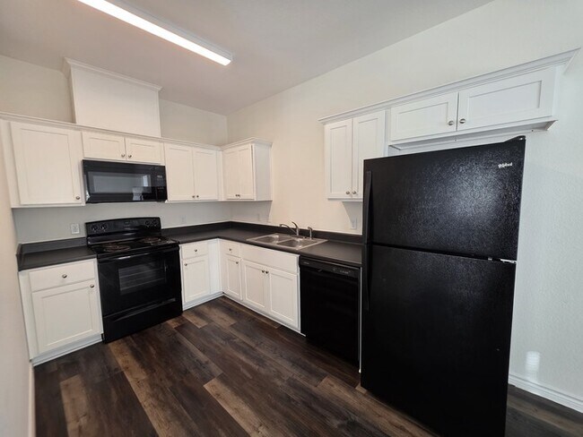 Foto del edificio - 6306 Red Oak Dr