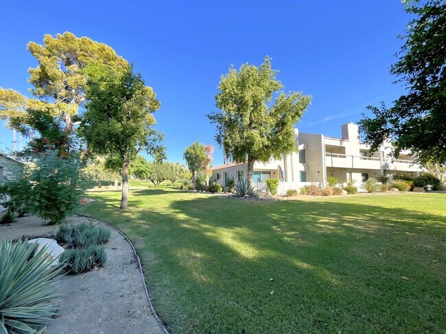 Foto del edificio - AVAILABLE NOW! BEAUTIFUL 2 Bed 2 Bath Cond...