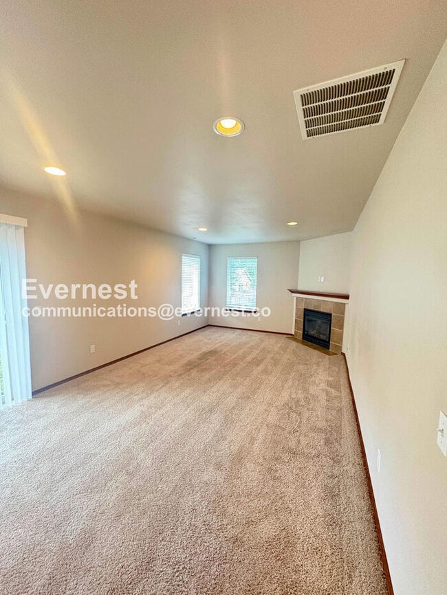 Building Photo - 3 Bed, 2.5 Bath Home with Garage / Pet-Friendly / Vouchers Accepted / Available Now!