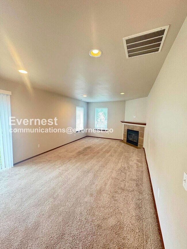 Foto del edificio - 3 Bed, 2.5 Bath Home with Garage / Pet-Friendly / Vouchers Accepted / Available Now!