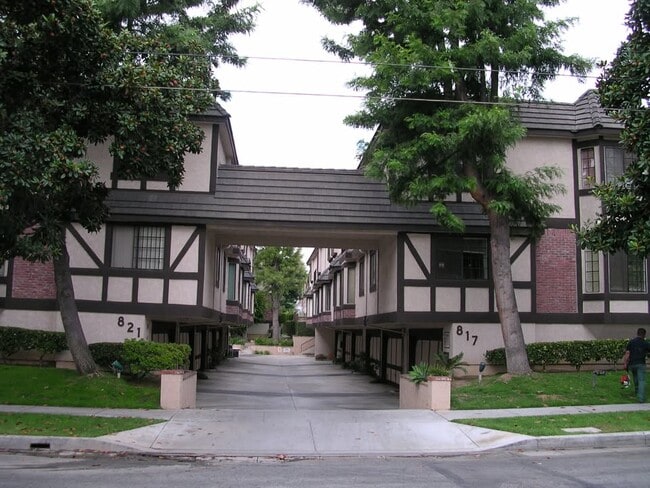 Building Photo - 821 S 2nd St