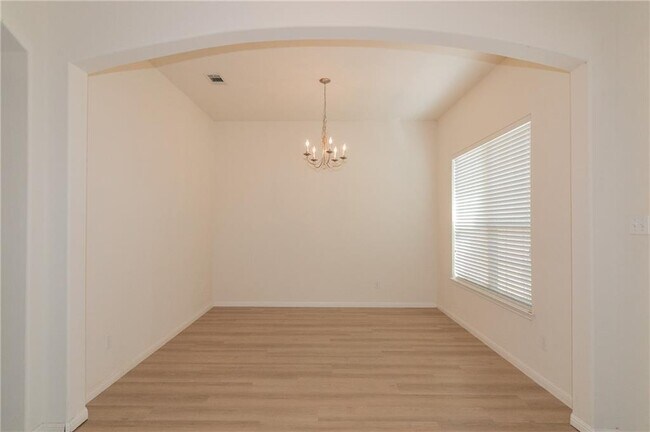 Foto del edificio - 1212 Utopia Ln