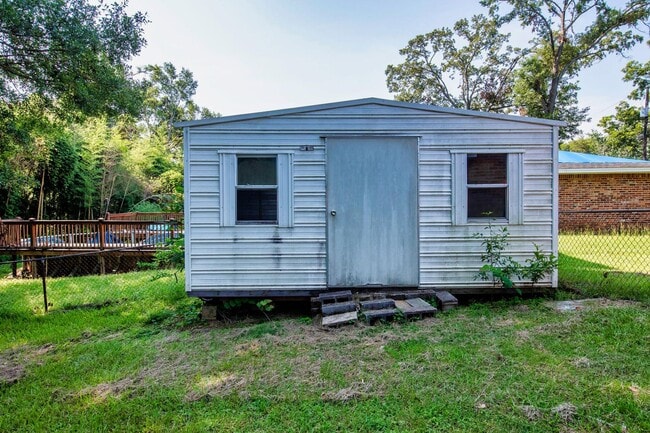 Building Photo - ** 3 bed 2 bath located in Meadowbrook $67...