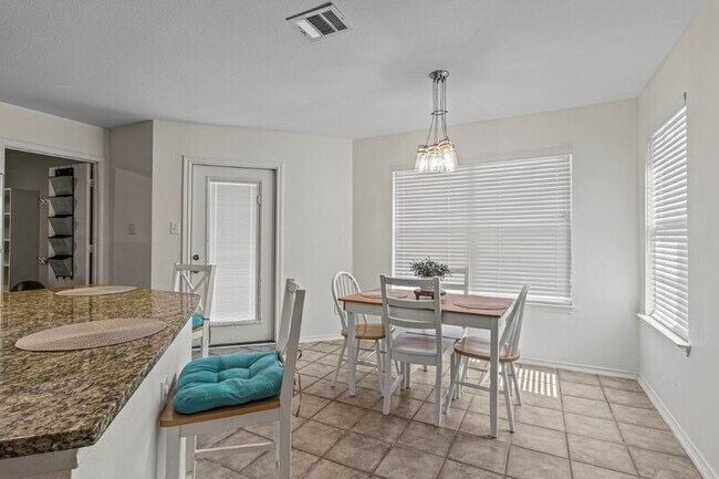 Building Photo - 611 Pleasant Valley Dr