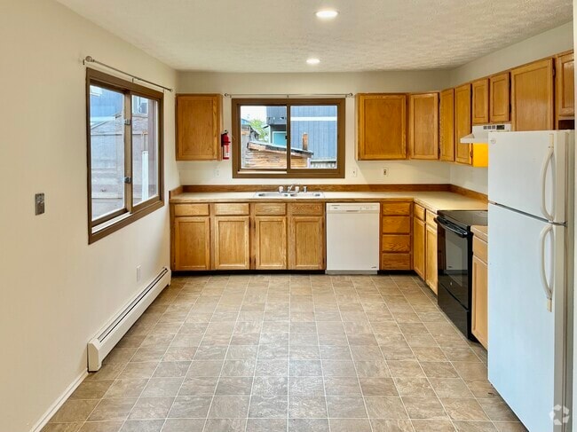Building Photo - 5841 E 6th Ave