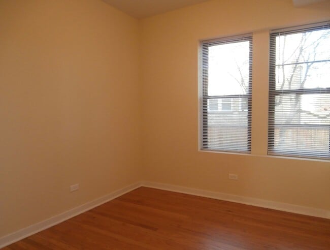 Foto del edificio - 2450 W Albion Ave