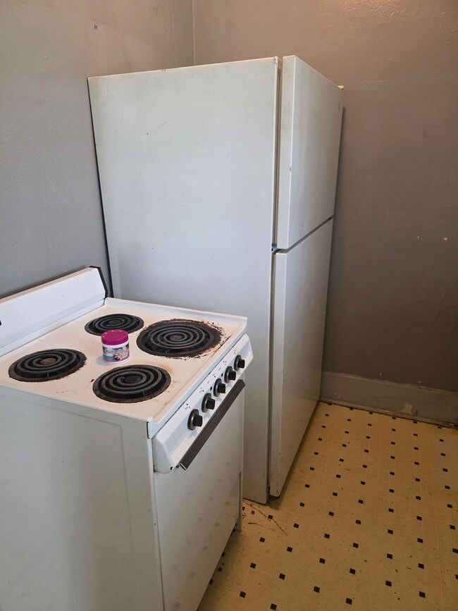 Building Photo - 536 E Center St