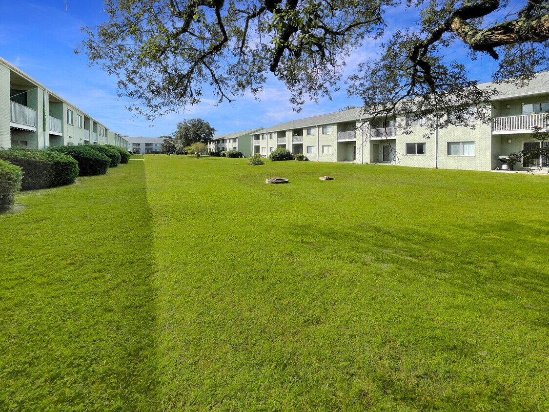 Emerald Shores 1100 Pippin Dr Mary Esther, FL