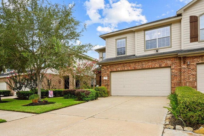 Building Photo - 5327 Timber Ct Hollow