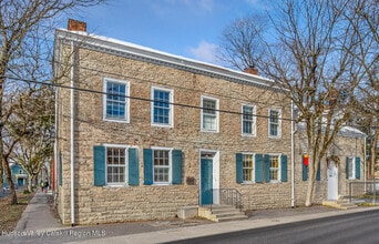 Building Photo - 43 Crown St