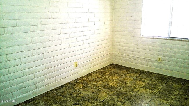 Building Photo - 3022 E Glen Dr