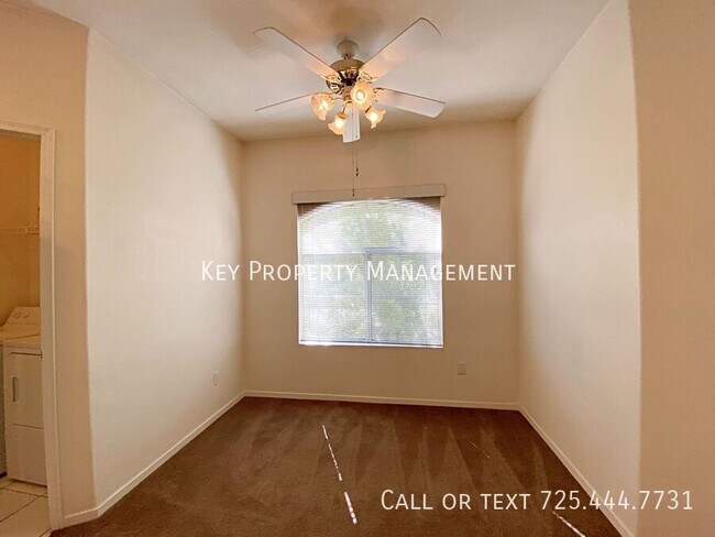 Foto del edificio - 2 BED 2 BATH UPSTAIRS CONDO  WITH 1 CAR GA...