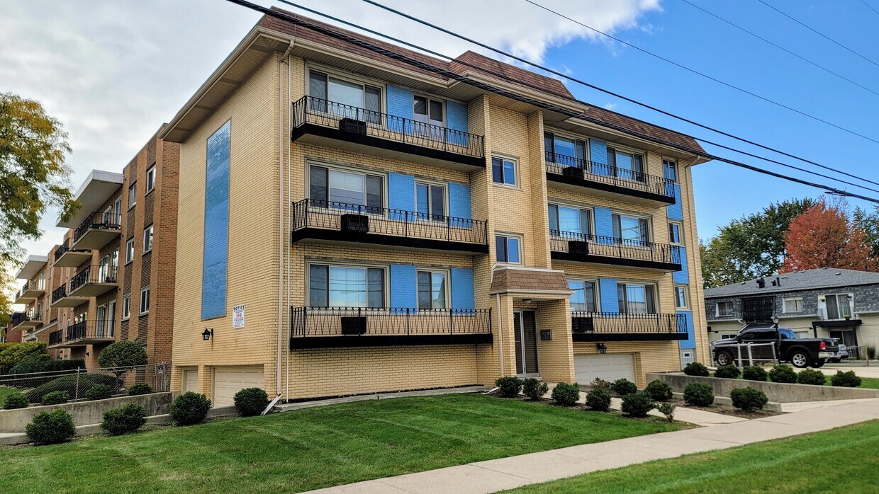 9600 Komensky 9700 Karlov 9713 Pulaski Apartments in Oak Lawn, IL