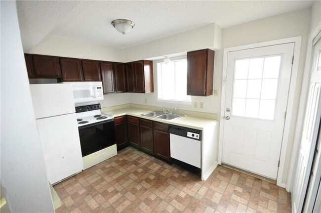 Building Photo - 2810 Wimbledon Ct