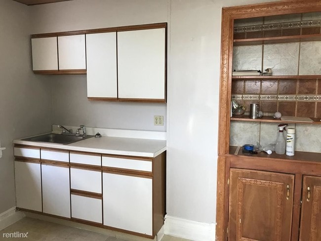Building Photo - 3 br, 1 bath Townhome - 1028 Wallace Ave