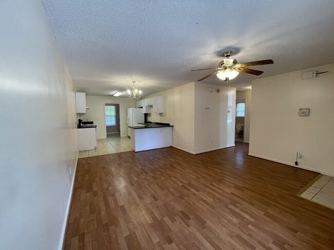 Building Photo - Duplex for Rent