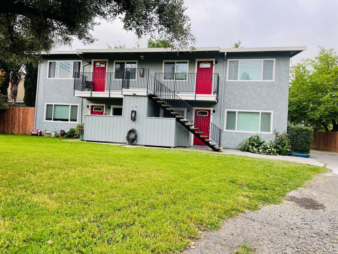 Photo - 5712 Kenneth Ave #B - Carmichael 95608