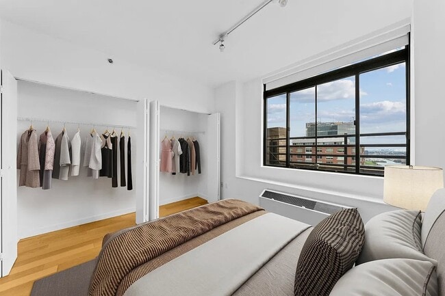 Building Photo - 2 S End Ave