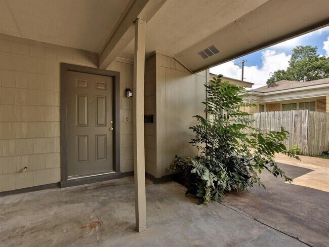 Foto del edificio - 4703 Rosedale Ave