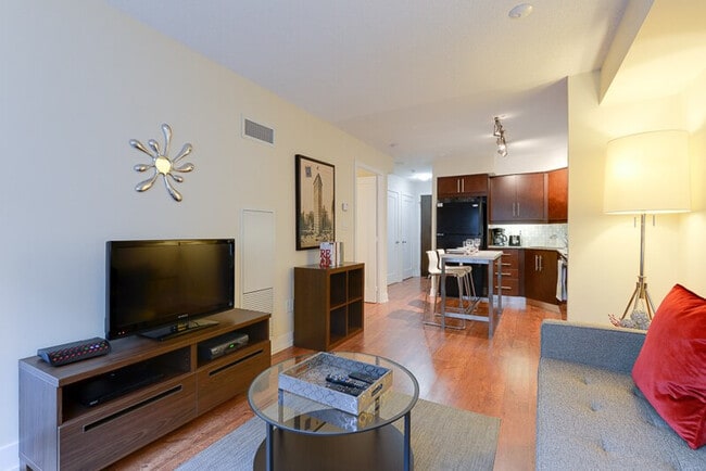 Photo du bâtiment - 325 Front St W