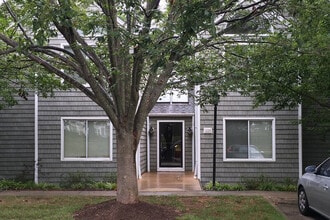 Building Photo - 1214 Clifden Green