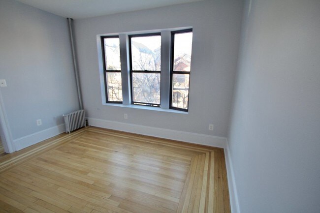 Building Photo - 3246 Kingsbridge Ave