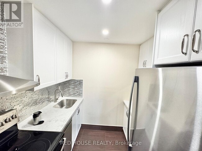 Building Photo - 3025 The Credit Woodlands