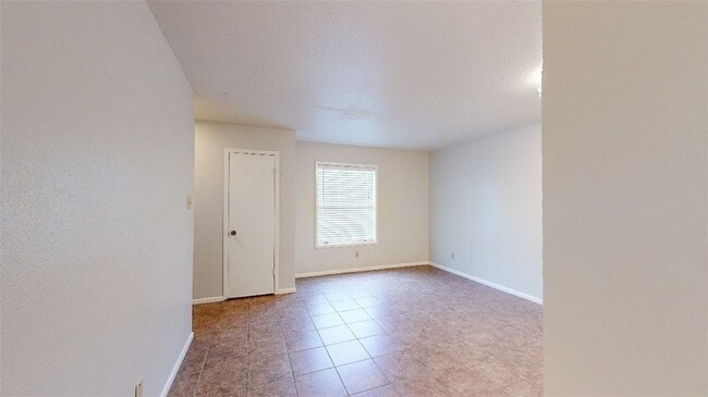 Building Photo - 1326 Airline Dr