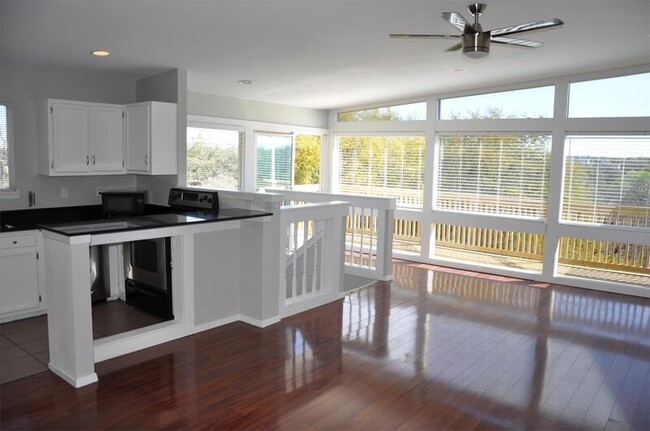 Foto del edificio - 1008 Clayton Nolen Dr