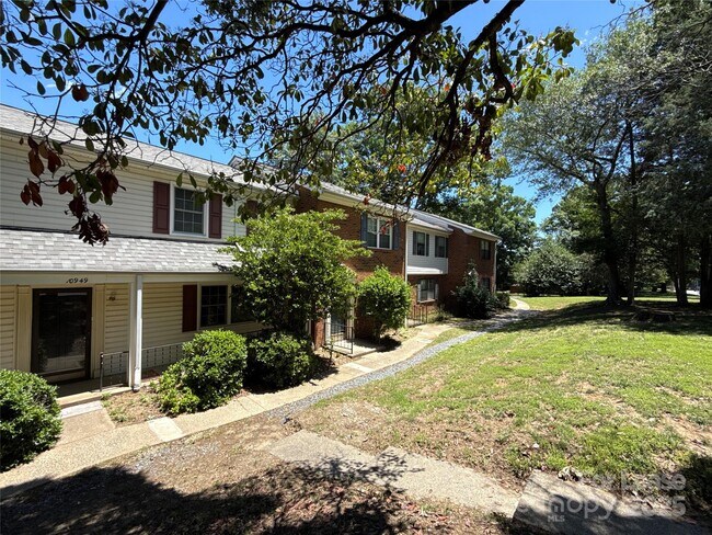 Foto del edificio - 10949 Park Rd