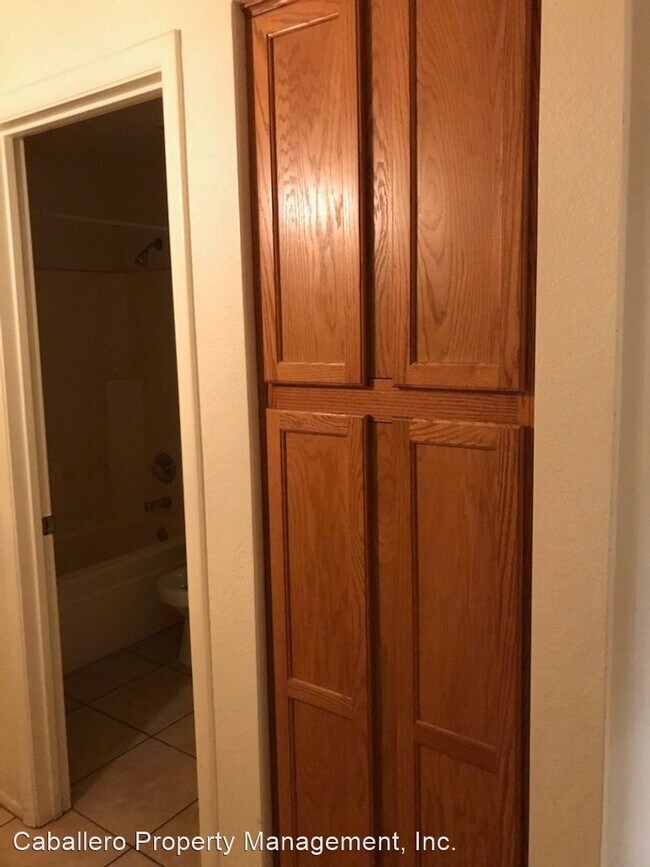 Building Photo - 3 br, 2 bath House - 8330 W. Baxter Dr.