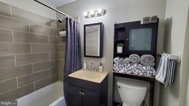 Building Photo - 244 S Exeter St