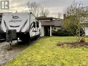 Building Photo - 460 Glenbrook Dr