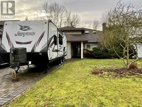 Building Photo - 460 Glenbrook Dr