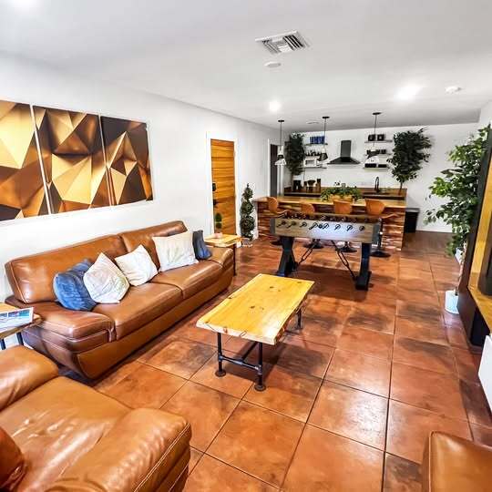 Foto del edificio - 1740 NE 49th St