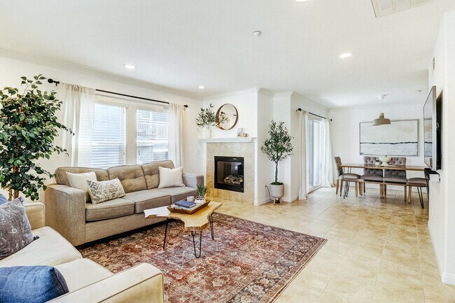 Foto del edificio - 3504 Shoreline Bluff Ln