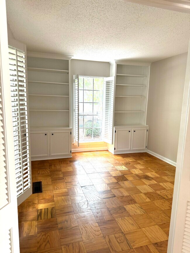 Building Photo - 505 Felder Ave