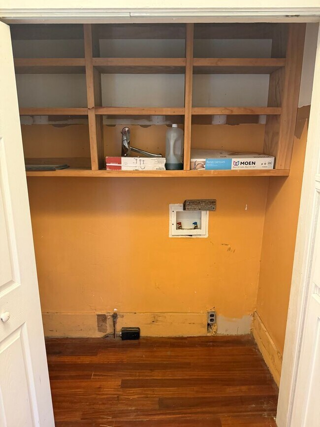 Building Photo - ** 4 bed 3 bath located in the Garden District ** Call 334-366-9198 to schedule a self showing