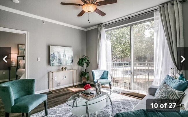 Living room - 339 Las Colinas Blvd E