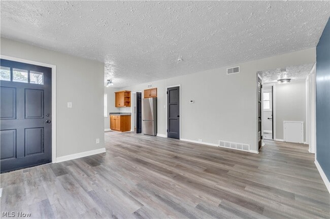 Foto del edificio - 4026 W 144th St